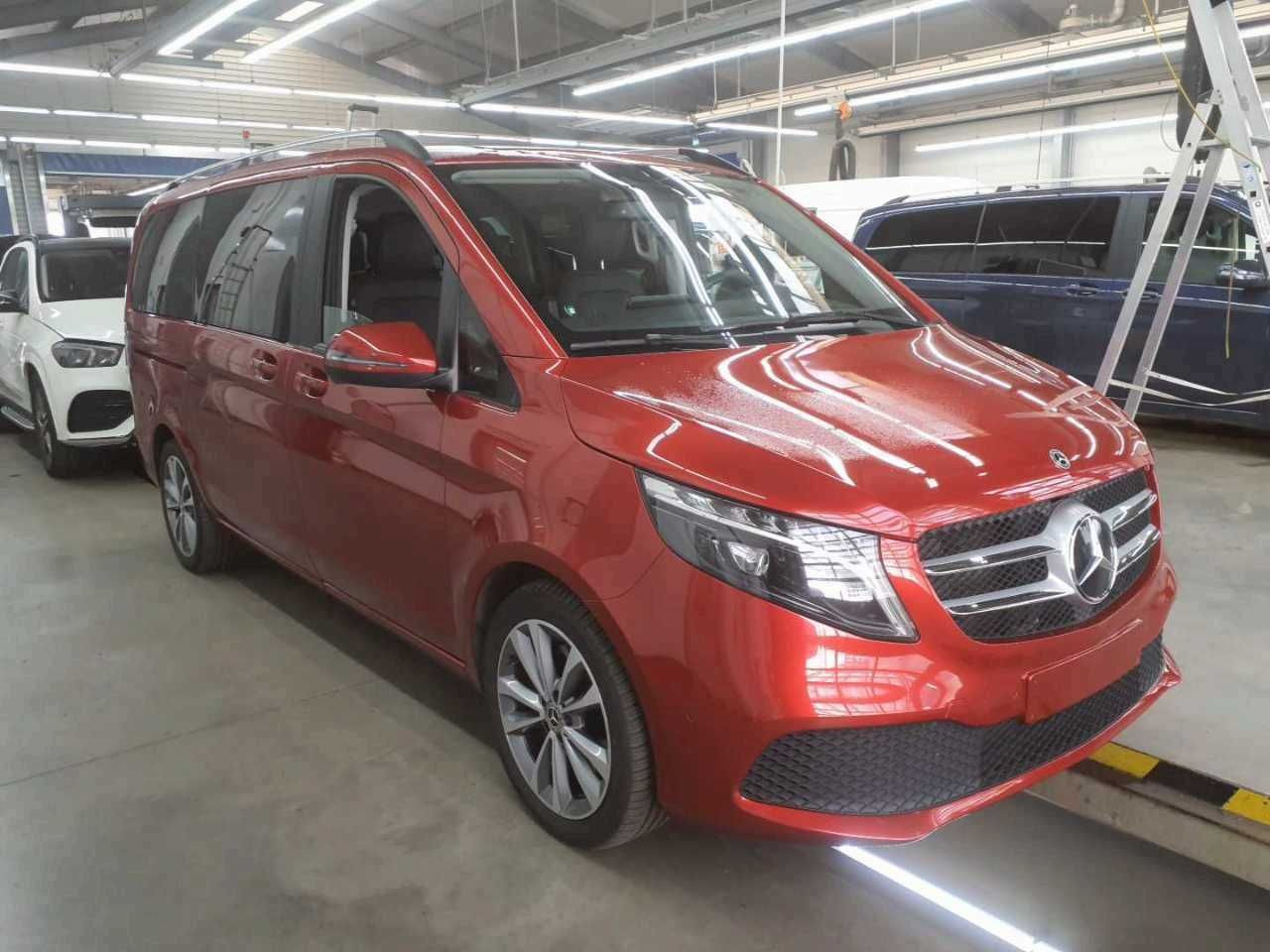 Mercedes-Benz V 250 d Edition 6Sitze Kamera MBUX ILS Leder - Car: picture 2 Mercedes-Benz V 250 d Edition 6Sitze Kamera MBUX ILS Leder - Car: picture 2