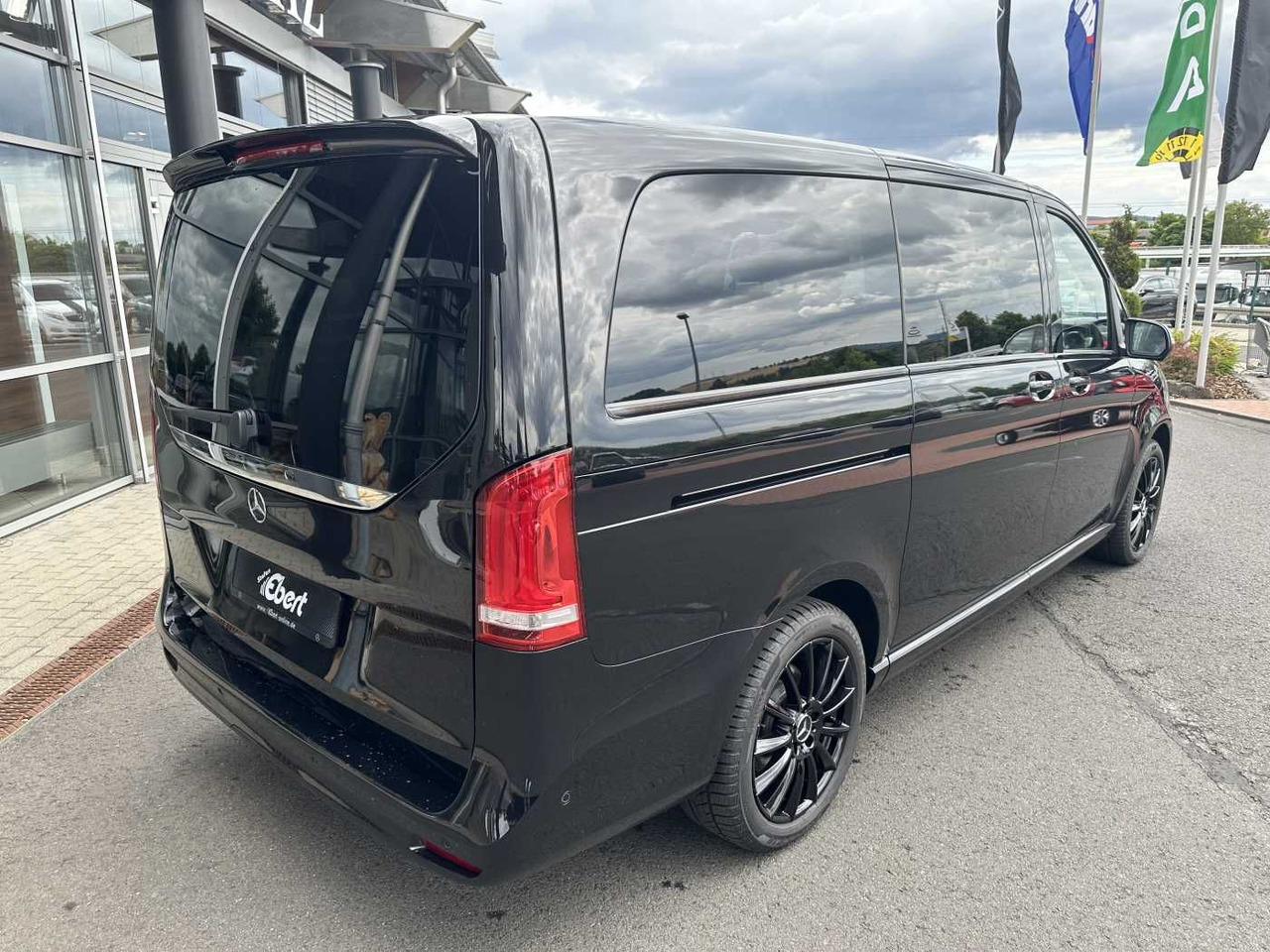 Mercedes-Benz V 300 d 4MATIC EXCLUSIVE AMG Panorama DISTRONIC - Car: picture 4 Mercedes-Benz V 300 d 4MATIC EXCLUSIVE AMG Panorama DISTRONIC - Car: picture 4