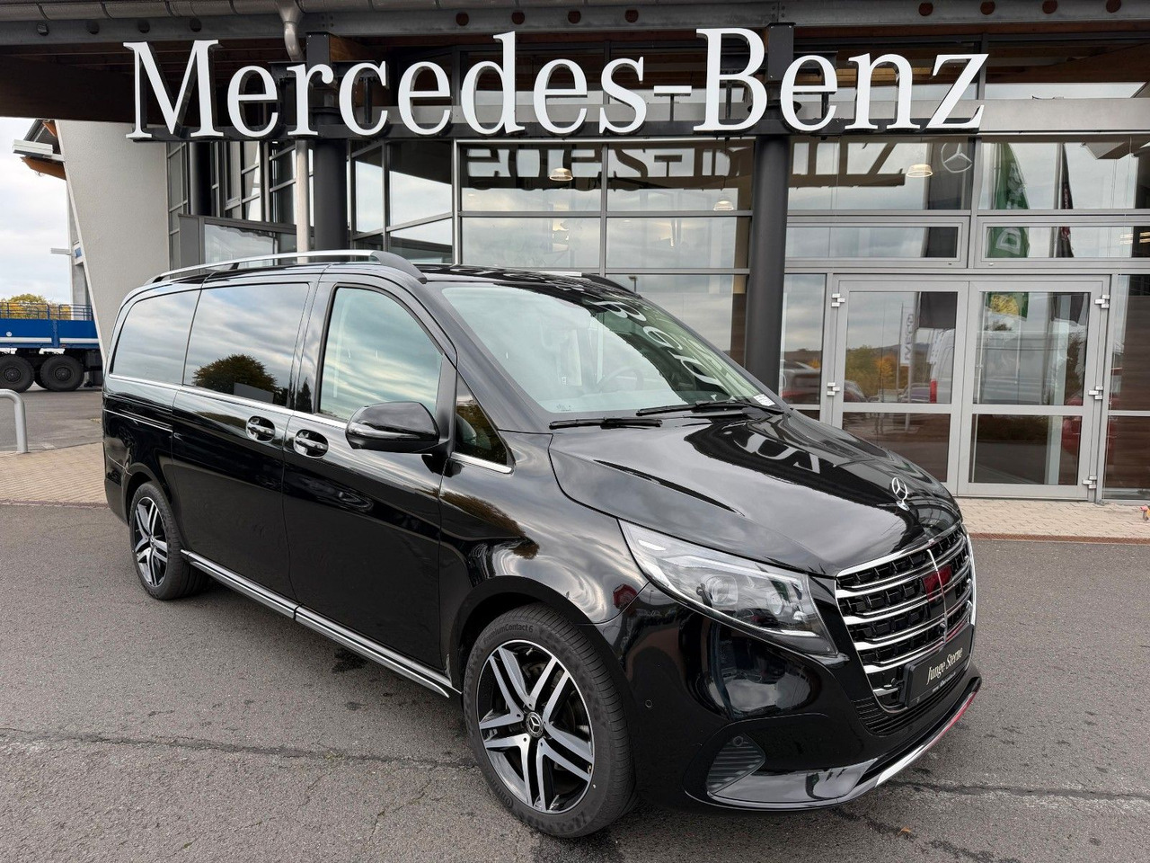 Mercedes-Benz V 300 d 4MATIC EXCLUSIVE Luxus-Sitze AHK2,5to - Estate car: picture 1 Mercedes-Benz V 300 d 4MATIC EXCLUSIVE Luxus-Sitze AHK2,5to - Estate car: picture 1