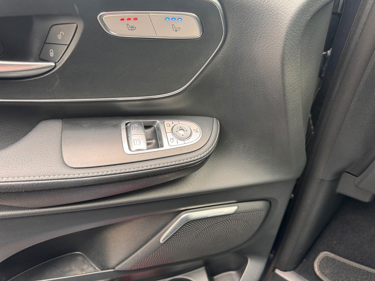 Passenger van Mercedes-Benz V 300 d AVA ED AMG AHK2,5to DISTRONIC: picture 18