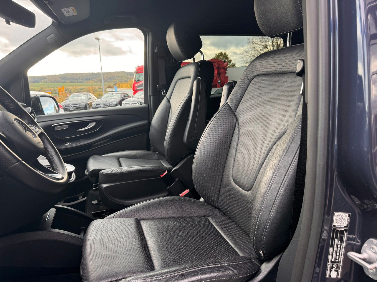 Passenger van Mercedes-Benz V 300 d AVA ED AMG AHK2,5to DISTRONIC: picture 13