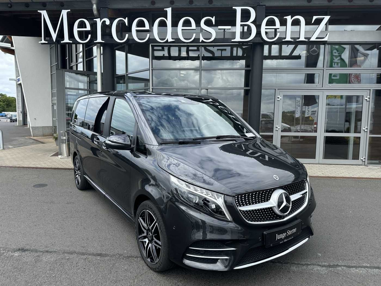 Mercedes-Benz V 300 d EDITION AMG AHK Tisch Leder ILS 7Sitze - Passenger van: picture 1 Mercedes-Benz V 300 d EDITION AMG AHK Tisch Leder ILS 7Sitze - Passenger van: picture 1