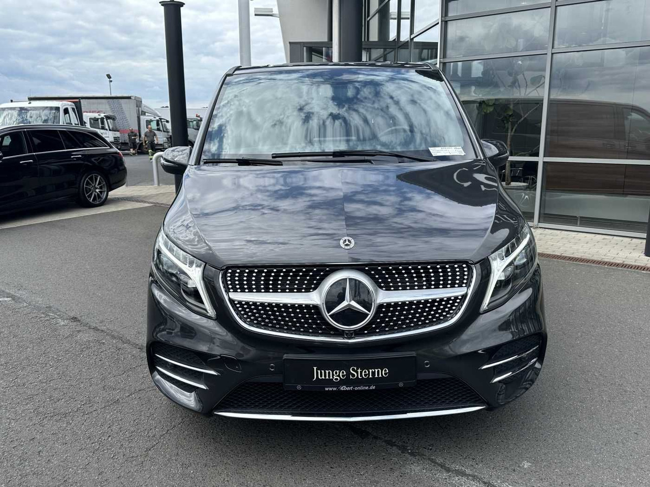 Mercedes-Benz V 300 d EDITION AMG AHK Tisch Leder ILS 7Sitze - Car: picture 2 Mercedes-Benz V 300 d EDITION AMG AHK Tisch Leder ILS 7Sitze - Car: picture 2