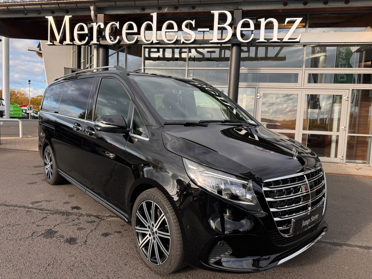 Mercedes-Benz V 300 d EXCLUSIVE AIRMATIC AHK2,5 Standheiz - Passenger van: picture 1 Mercedes-Benz V 300 d EXCLUSIVE AIRMATIC AHK2,5 Standheiz - Passenger van: picture 1
