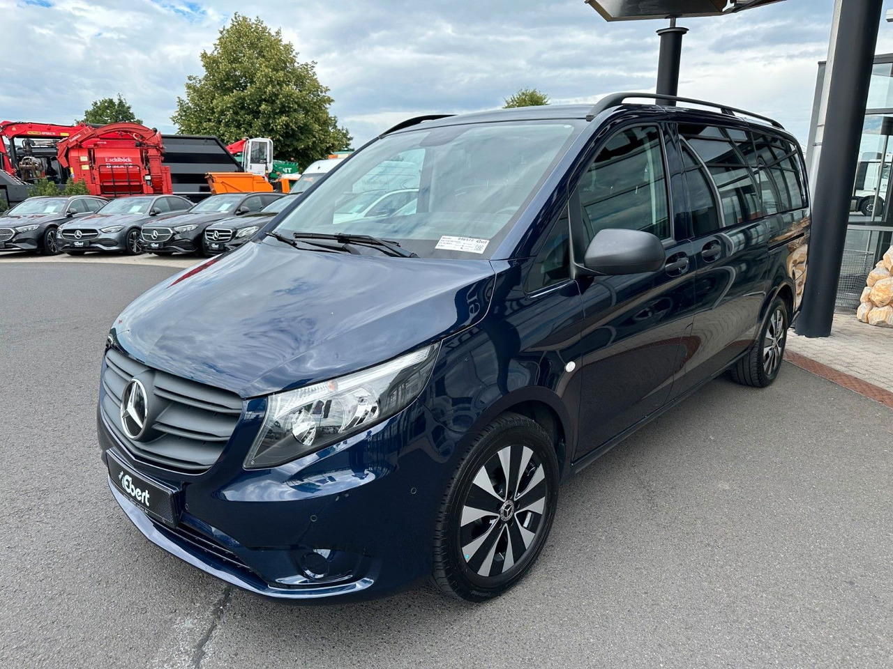 Mercedes-Benz Vito 116 CDI Tourer Pro Liege-Paket Panoramadach - Estate car: picture 3 Mercedes-Benz Vito 116 CDI Tourer Pro Liege-Paket Panoramadach - Estate car: picture 3