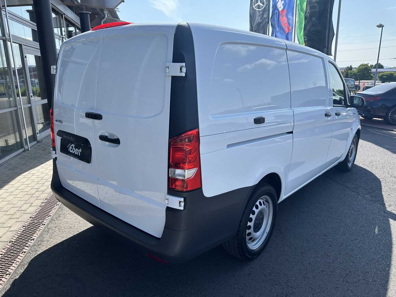 Mercedes-Benz eVito 112 Klima Kamera Navi SHZ Tempomat - Small van, Electric van: picture 4 Mercedes-Benz eVito 112 Klima Kamera Navi SHZ Tempomat - Small van, Electric van: picture 4