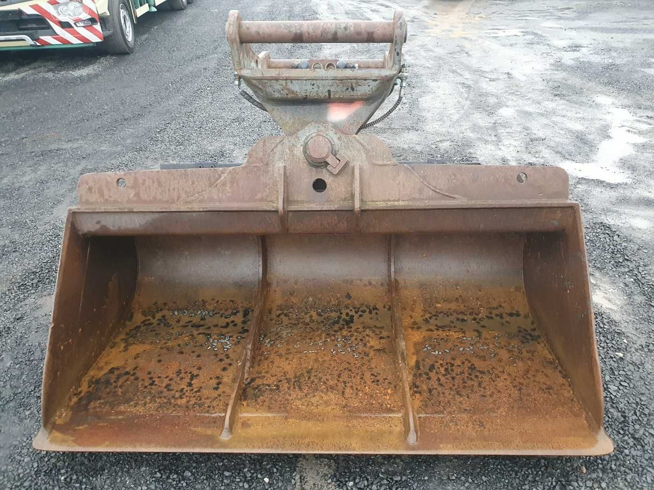 Hydraulischer Grabenräumlöffel / schwenkbar OQ80 - Other machinery: picture 1 Hydraulischer Grabenräumlöffel / schwenkbar OQ80 - Other machinery: picture 1
