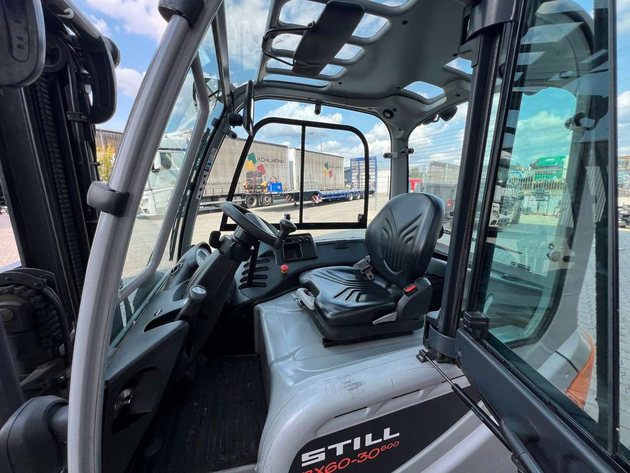 Electric forklift Still RX60-30L/600 / 04/2025 / Hubhöhe 4.580mm / SS: picture 14