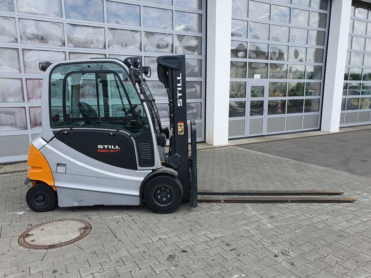 Still RX60-30L/600 - Triplex: 4.6m / SS / 9.311h - Electric forklift: picture 3 Still RX60-30L/600 - Triplex: 4.6m / SS / 9.311h - Electric forklift: picture 3