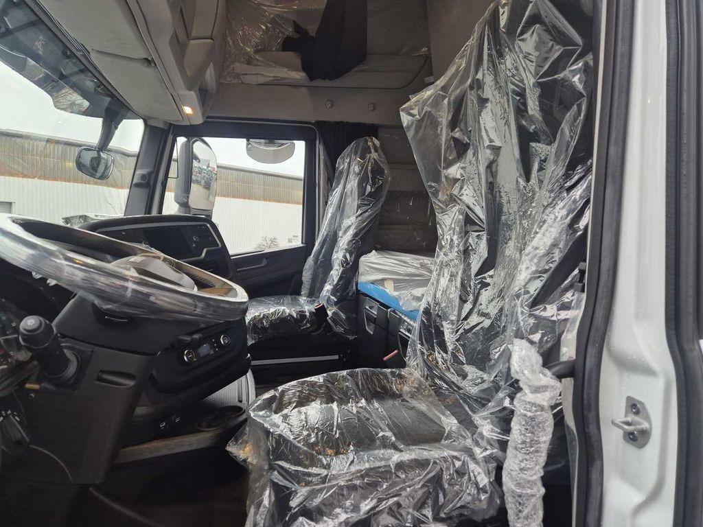 New Tractor unit Iveco X-Way AS440X57TZ/P ON+ 6x4 Intarder 2xBett Iveco X-Way AS440X57TZ/P ON+ 6x4 Intarder 2xBett: picture 10