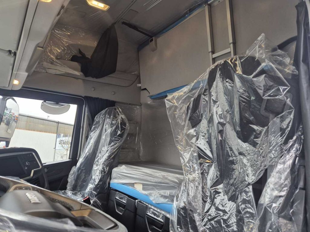 New Tractor unit Iveco X-Way AS440X57TZ/P ON+ 6x4 Intarder 2xBett Iveco X-Way AS440X57TZ/P ON+ 6x4 Intarder 2xBett: picture 11