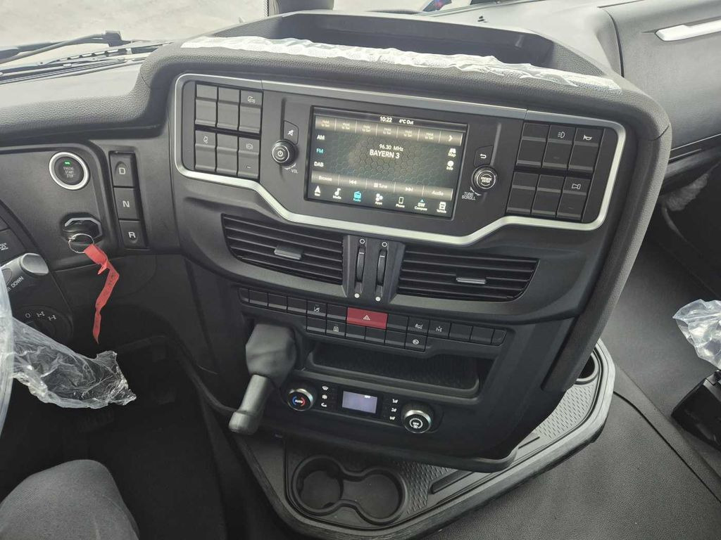 New Tractor unit Iveco X-Way AS440X57TZ/P ON+ 6x4 Intarder 2xBett Iveco X-Way AS440X57TZ/P ON+ 6x4 Intarder 2xBett: picture 12