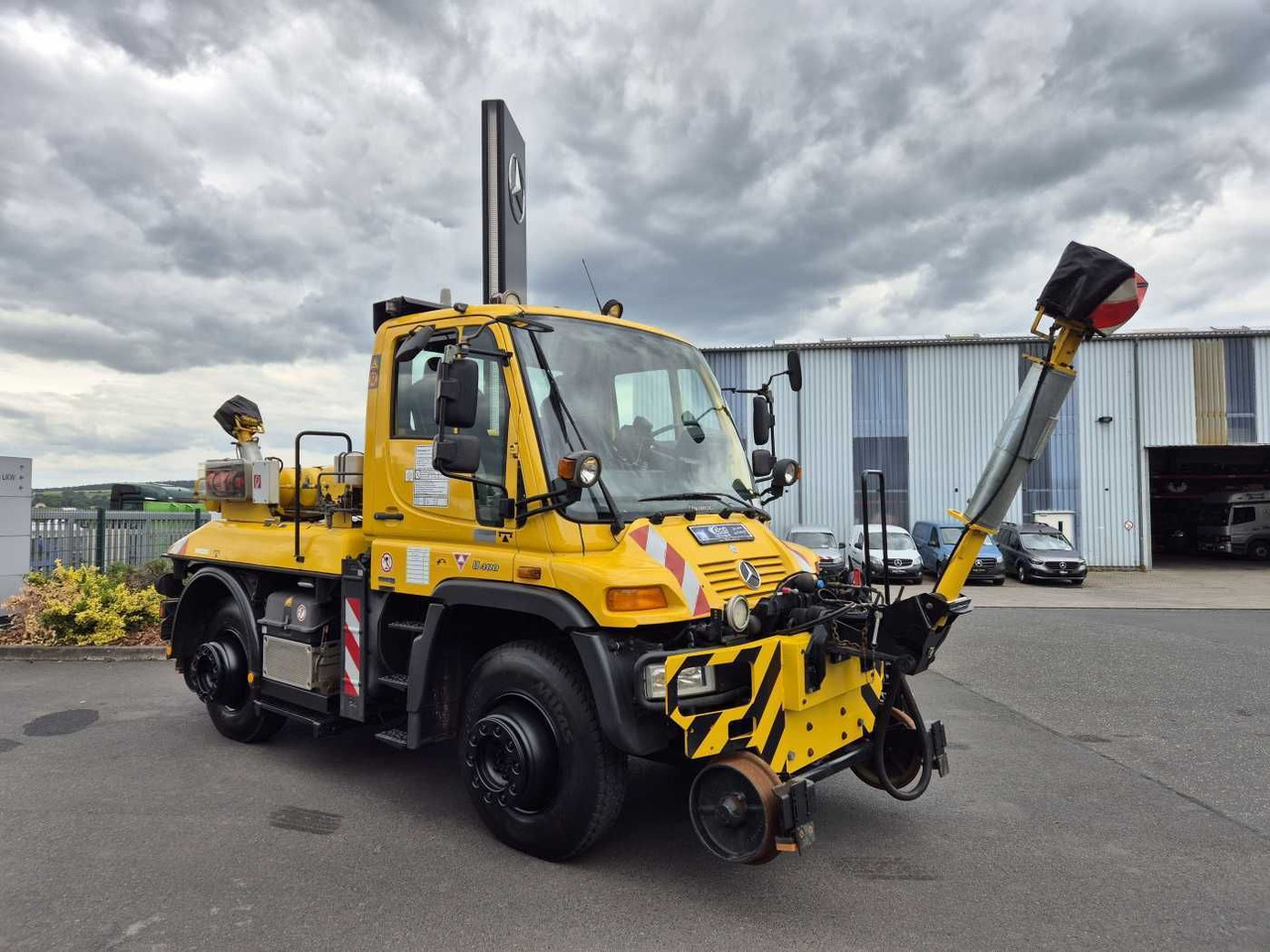 Unimog U400 4x4 Zweiwege ZAGRO 800t/52 Achsen Funk - Truck: picture 3 Unimog U400 4x4 Zweiwege ZAGRO 800t/52 Achsen Funk - Truck: picture 3