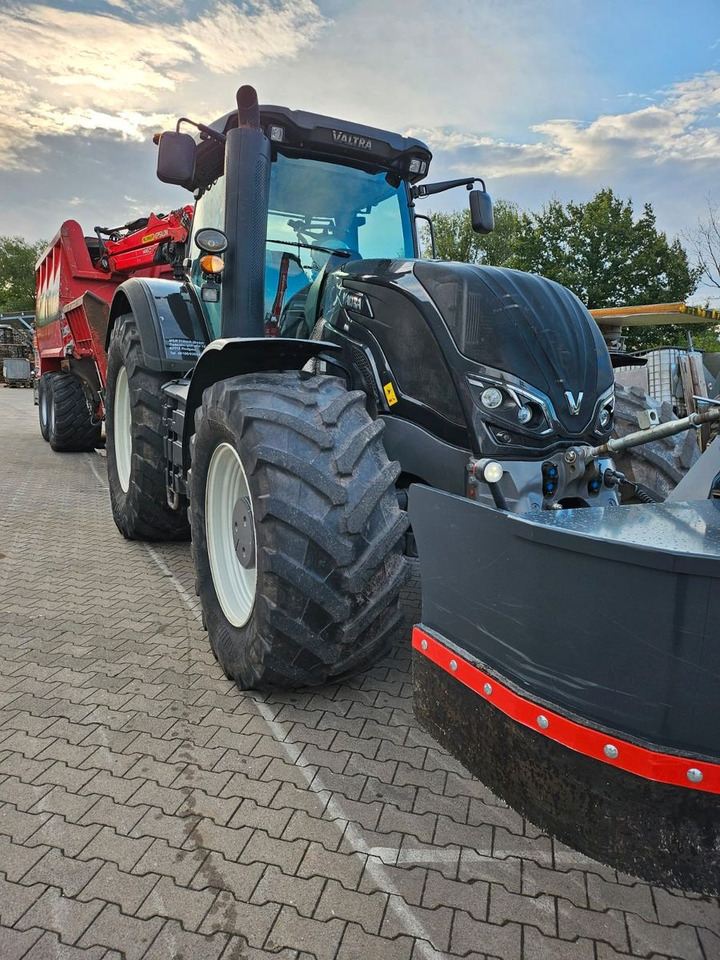 Valtra S374 / nur: 1.980h! / 06.2017 / Holzhacker - Wood chipper: picture 3 Valtra S374 / nur: 1.980h! / 06.2017 / Holzhacker - Wood chipper: picture 3