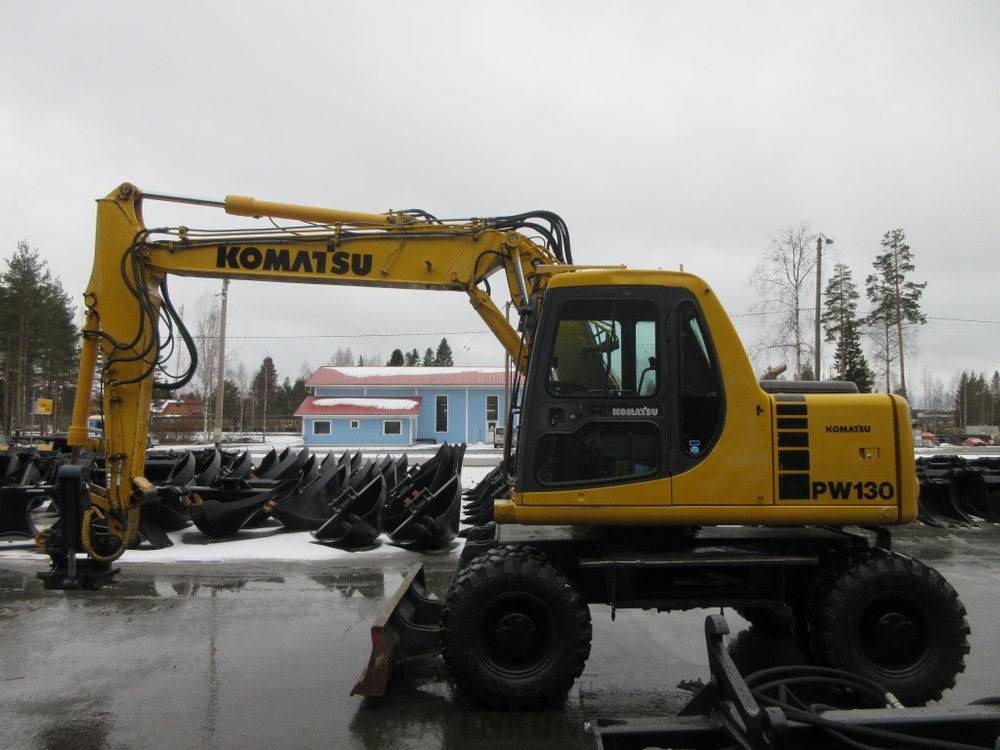 Komatsu PW130-6 Pyöräalustainen kaivinkone - Wheel excavator: picture 5 Komatsu PW130-6 Pyöräalustainen kaivinkone - Wheel excavator: picture 5