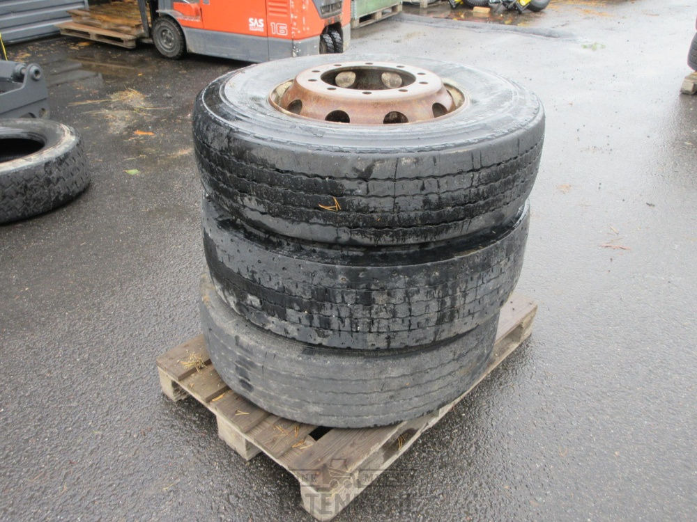 Renkaat vanteilla 295/80 R22,5 3kpl - Wheel and tire package for Construction machinery: picture 2 Renkaat vanteilla 295/80 R22,5 3kpl - Wheel and tire package for Construction machinery: picture 2