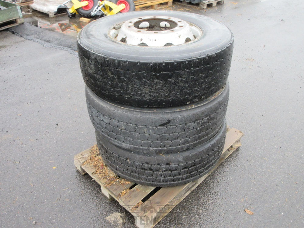 Renkaat vanteilla 315/70 R22,5 3kpl - Wheel and tire package for Construction machinery: picture 2 Renkaat vanteilla 315/70 R22,5 3kpl - Wheel and tire package for Construction machinery: picture 2