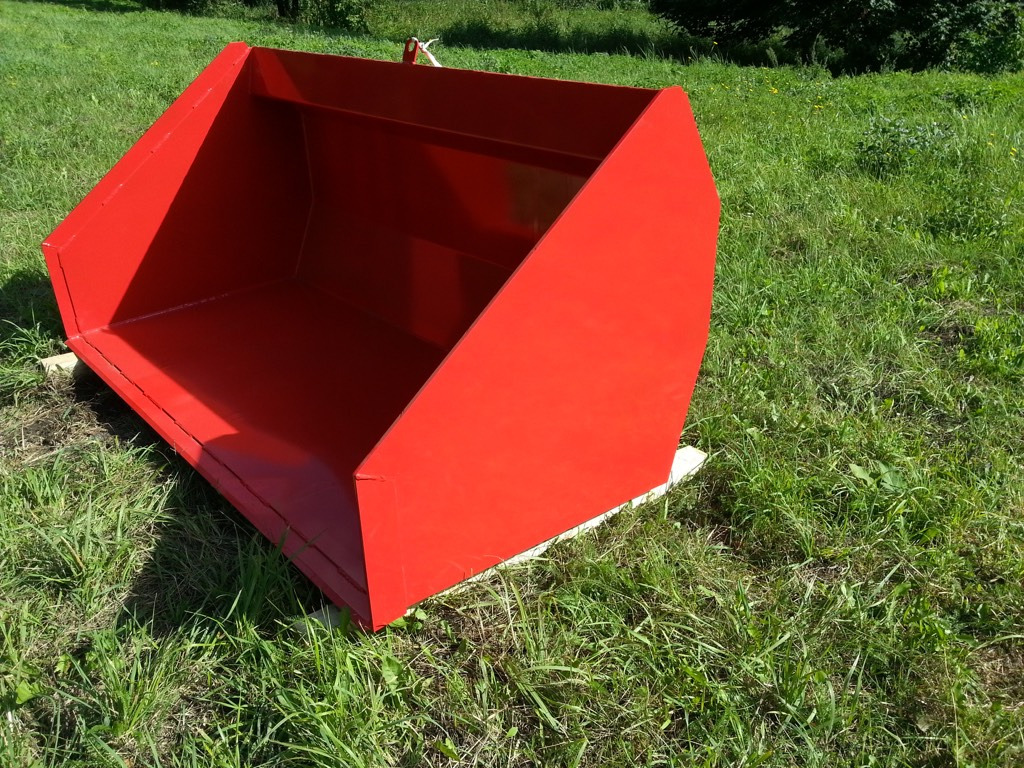 Agromet bucket with hydraulics ŁH-2500 for tractor - Loader bucket for Agricultural machinery: picture 2 Agromet bucket with hydraulics ŁH-2500 for tractor - Loader bucket for Agricultural machinery: picture 2