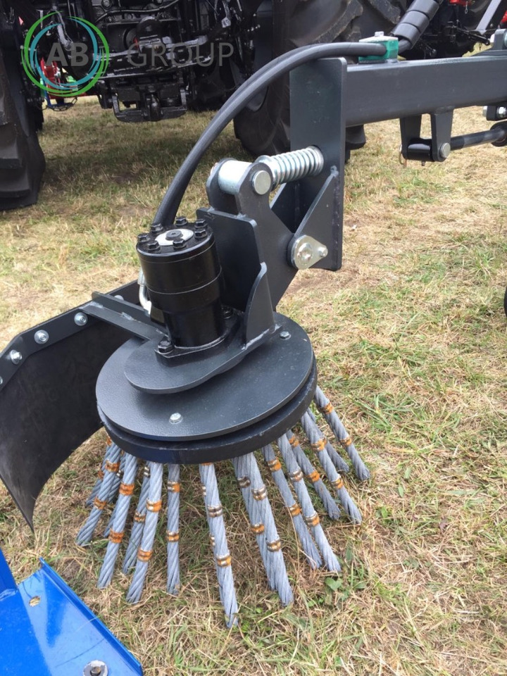 Metal-Technik weeder brush - Attachment for Snow removal vehicle: picture 3 Metal-Technik weeder brush - Attachment for Snow removal vehicle: picture 3