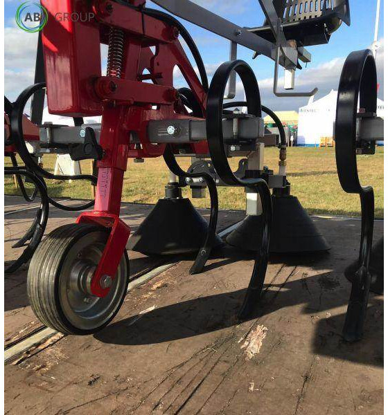 Solan Weeder with sprayer 3 rows/Binador - Harrow: picture 1 Solan Weeder with sprayer 3 rows/Binador - Harrow: picture 1