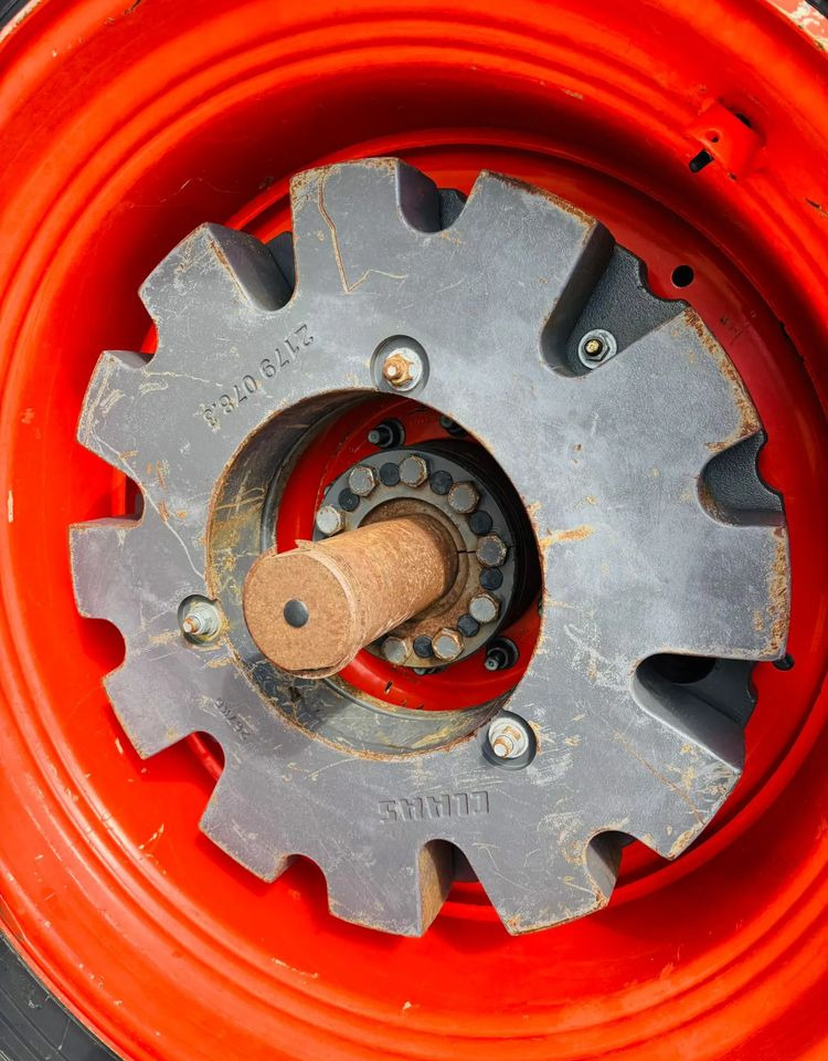 Farm tractor Claas Axion 950 CEBIS CMATIC: picture 17 Farm tractor Claas Axion 950 CEBIS CMATIC: picture 17