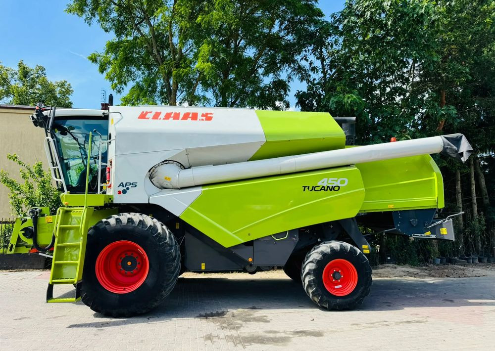 Claas Tucano 450 APS - Combine harvester: picture 1 Claas Tucano 450 APS - Combine harvester: picture 1