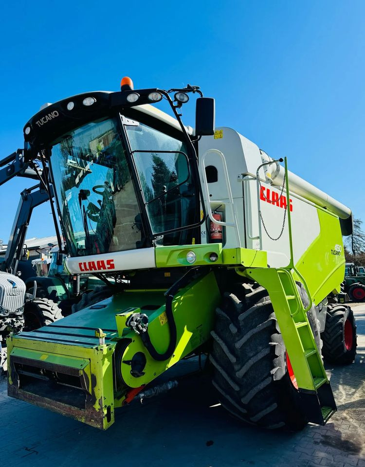 Claas Tucano 450 - Combine harvester: picture 2 Claas Tucano 450 - Combine harvester: picture 2