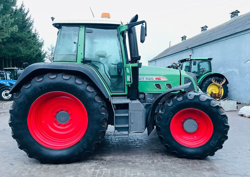 Fendt 820 - Farm tractor: picture 5 Fendt 820 - Farm tractor: picture 5