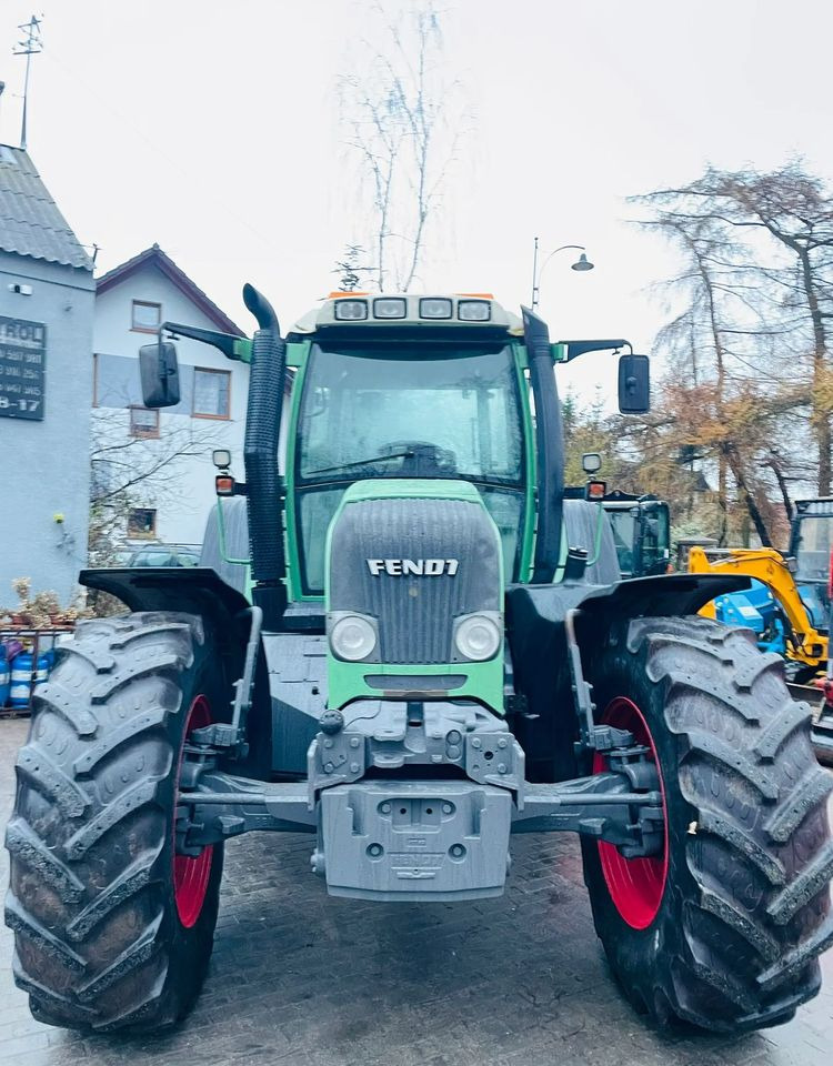 Fendt 820 - Farm tractor: picture 2 Fendt 820 - Farm tractor: picture 2