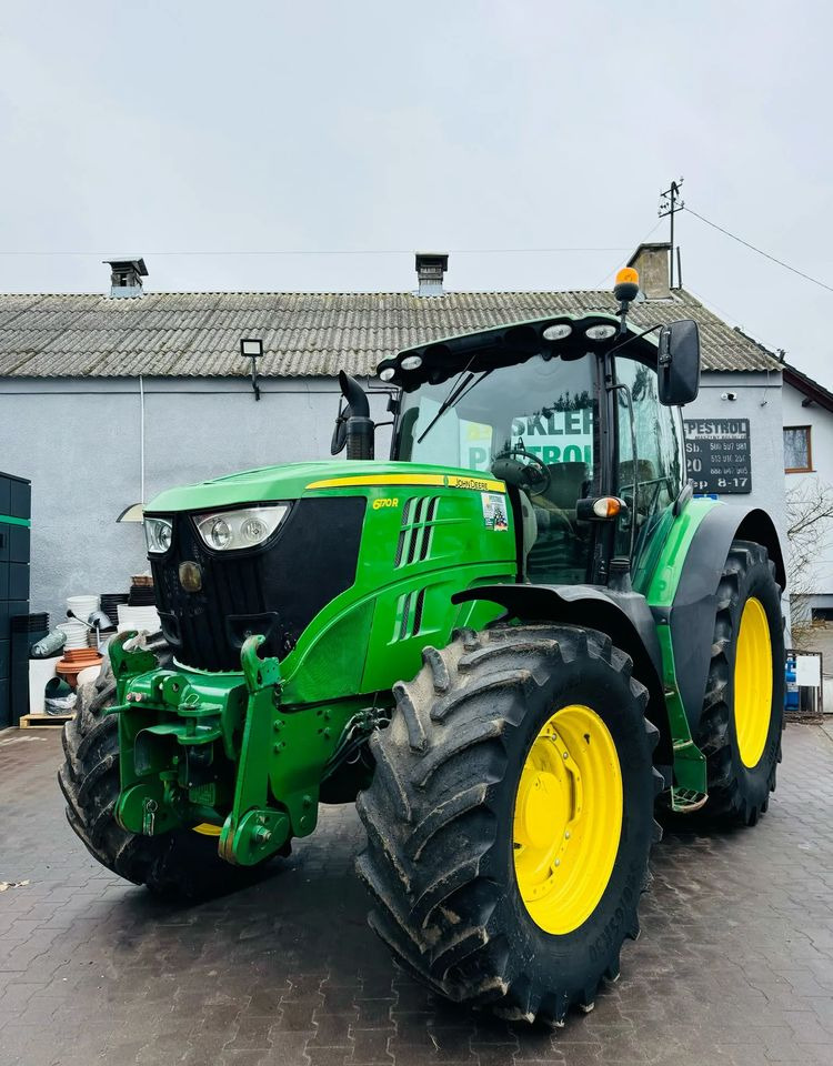 John Deere 6170R - Farm tractor: picture 2 John Deere 6170R - Farm tractor: picture 2