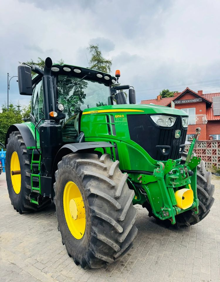 John Deere 6250R - Farm tractor: picture 2 John Deere 6250R - Farm tractor: picture 2