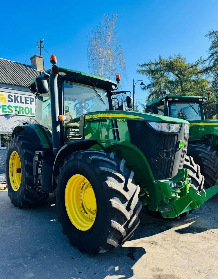 Farm tractor John Deere 7250R: picture 6
