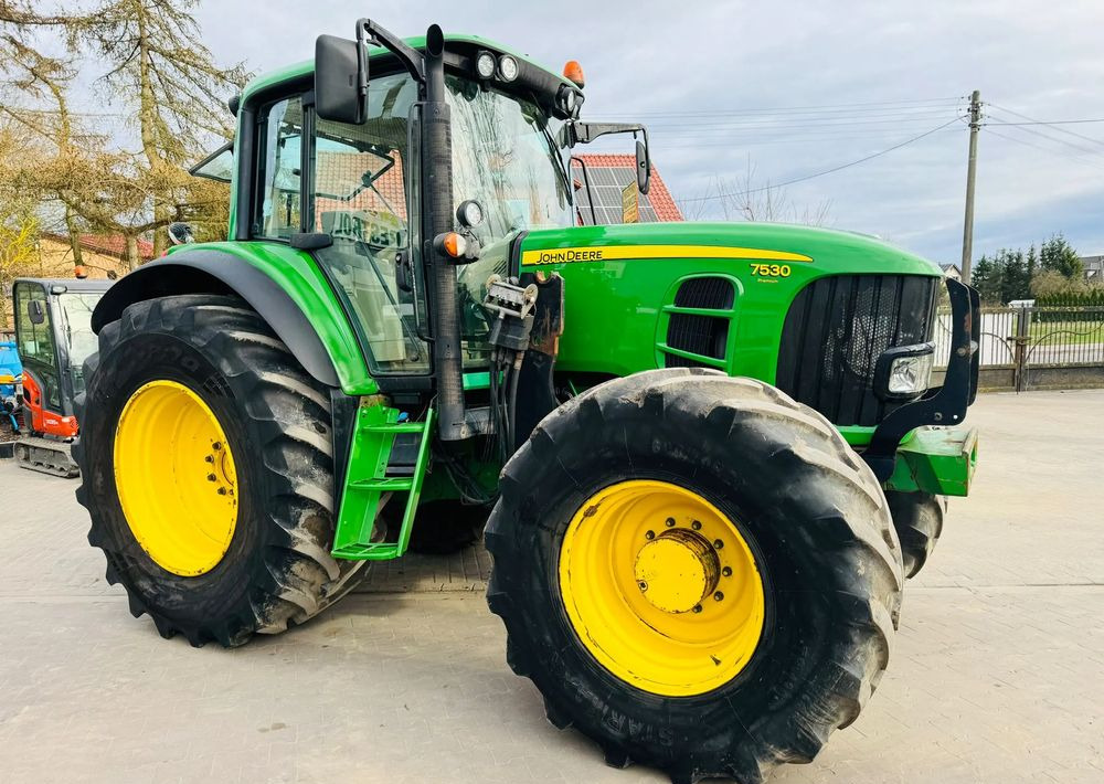 John Deere 7530 - Farm tractor: picture 1 John Deere 7530 - Farm tractor: picture 1