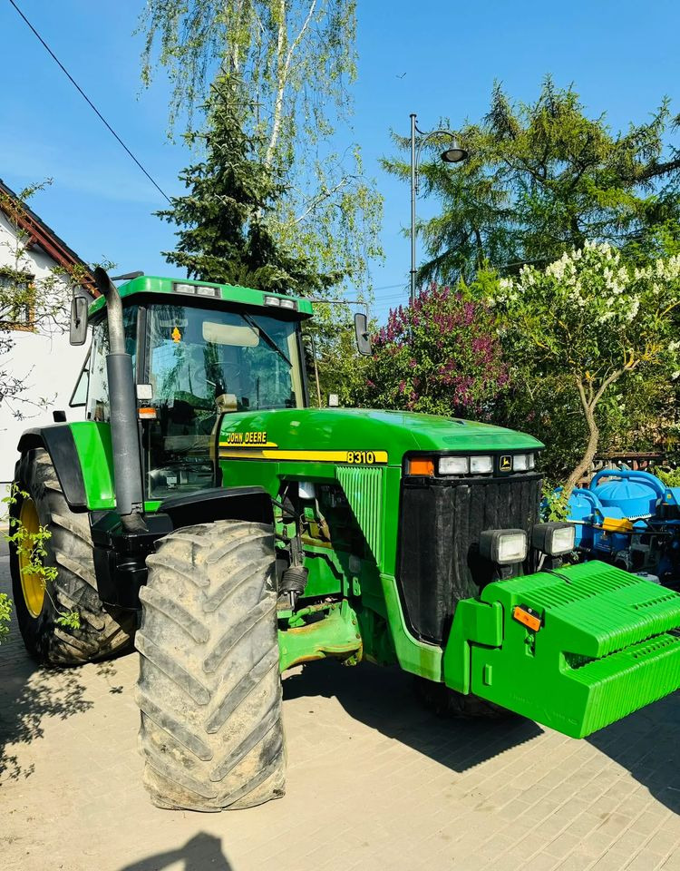 John Deere 8310 - Farm tractor: picture 5 John Deere 8310 - Farm tractor: picture 5