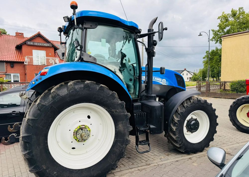 New Holland T7.210 - Farm tractor: picture 5 New Holland T7.210 - Farm tractor: picture 5