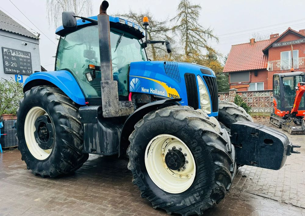 New Holland T8020 - Farm tractor: picture 4 New Holland T8020 - Farm tractor: picture 4