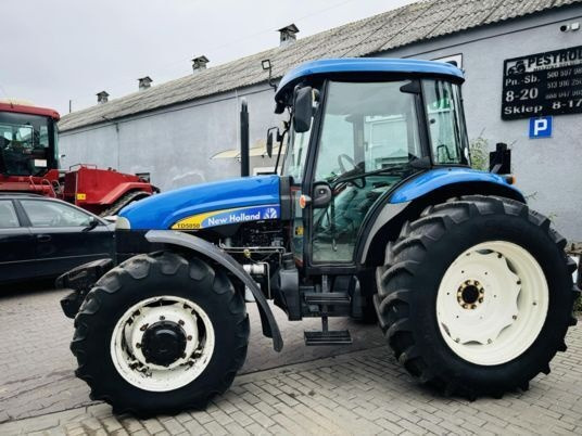 New Holland TD5050 - Farm tractor: picture 1 New Holland TD5050 - Farm tractor: picture 1