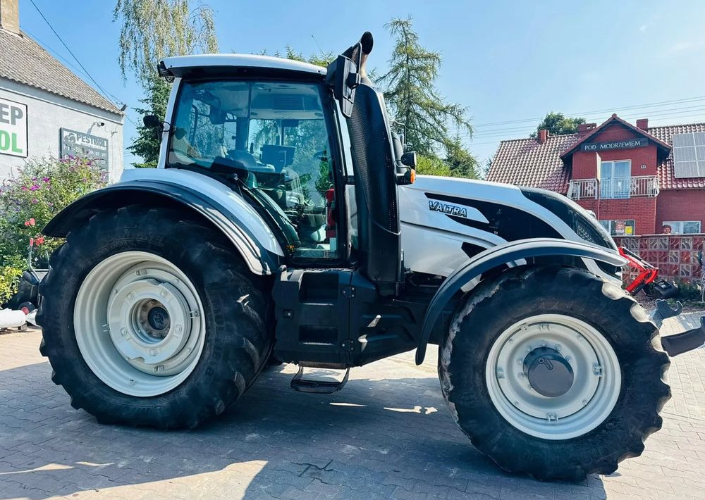 Valtra T254 Versu - Farm tractor: picture 5 Valtra T254 Versu - Farm tractor: picture 5