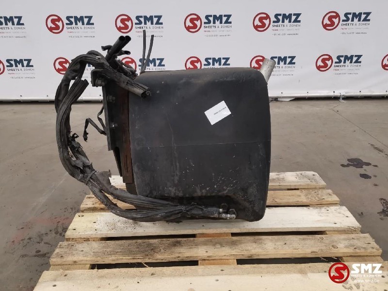 Mercedes-Benz Occ AdBlue tank Actros - AdBlue tank for Truck: picture 2 Mercedes-Benz Occ AdBlue tank Actros - AdBlue tank for Truck: picture 2