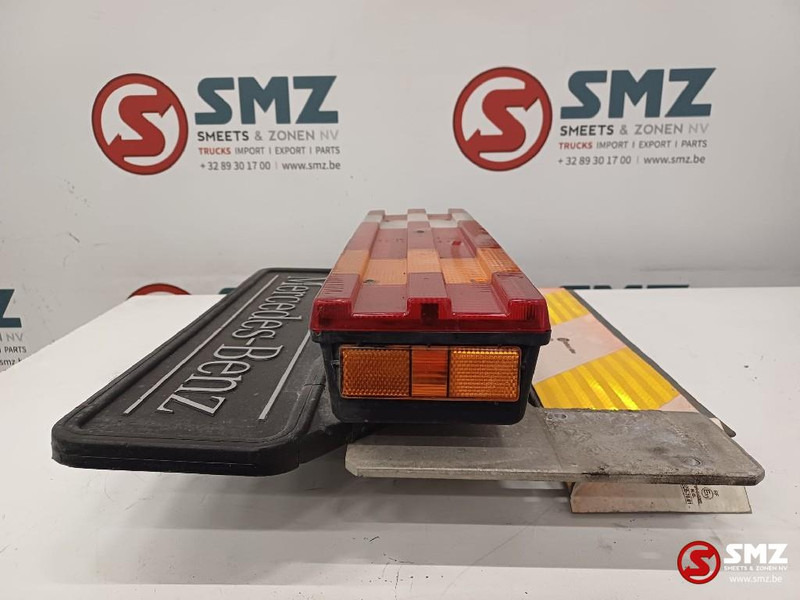 Mercedes-Benz Occ achterlicht rechts met steun Mercedes - Tail light for Truck: picture 4 Mercedes-Benz Occ achterlicht rechts met steun Mercedes - Tail light for Truck: picture 4
