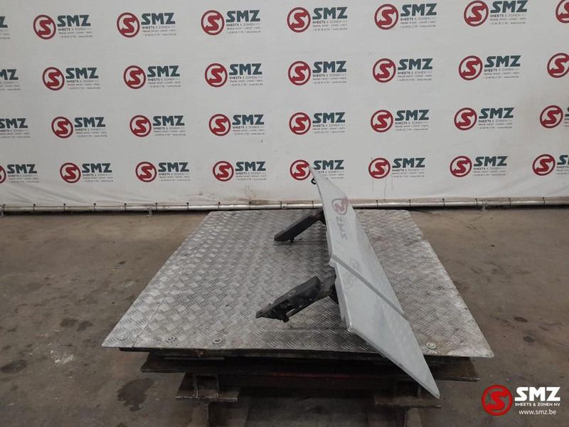 Mercedes-Benz Occ cabinespoiler links Mercedes - Aerodynamics/ Spoiler for Truck: picture 4 Mercedes-Benz Occ cabinespoiler links Mercedes - Aerodynamics/ Spoiler for Truck: picture 4