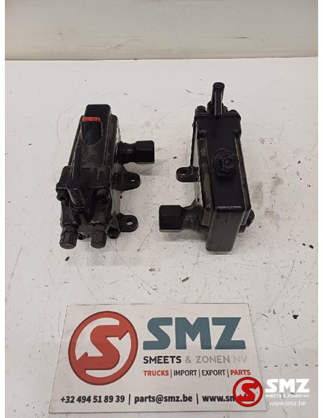 Mercedes-Benz Set van 2 cabinekantelpompen Mercedes - Frame/ Chassis for Truck: picture 1 Mercedes-Benz Set van 2 cabinekantelpompen Mercedes - Frame/ Chassis for Truck: picture 1