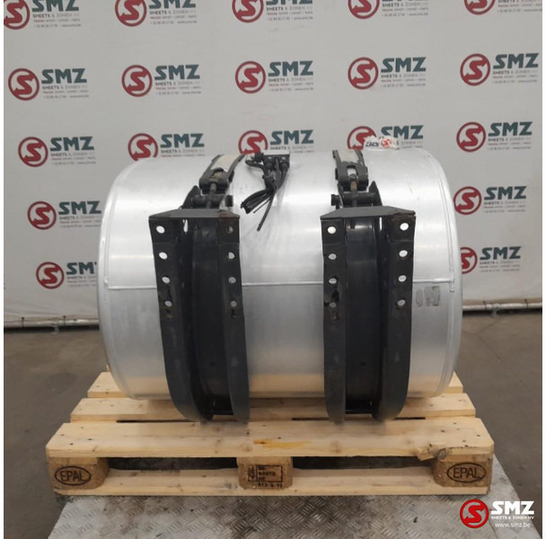Renault Occ brandstoftank 360L + brandstofniveausensor Ren - Fuel tank for Truck: picture 2 Renault Occ brandstoftank 360L + brandstofniveausensor Ren - Fuel tank for Truck: picture 2