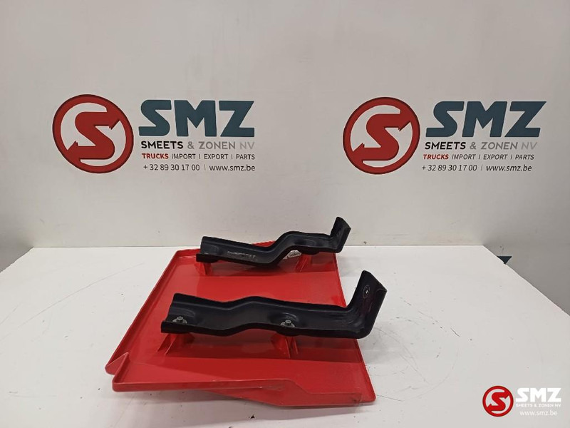 Renault Occ cabinespoiler linksboven Renault - Aerodynamics/ Spoiler for Truck: picture 5 Renault Occ cabinespoiler linksboven Renault - Aerodynamics/ Spoiler for Truck: picture 5