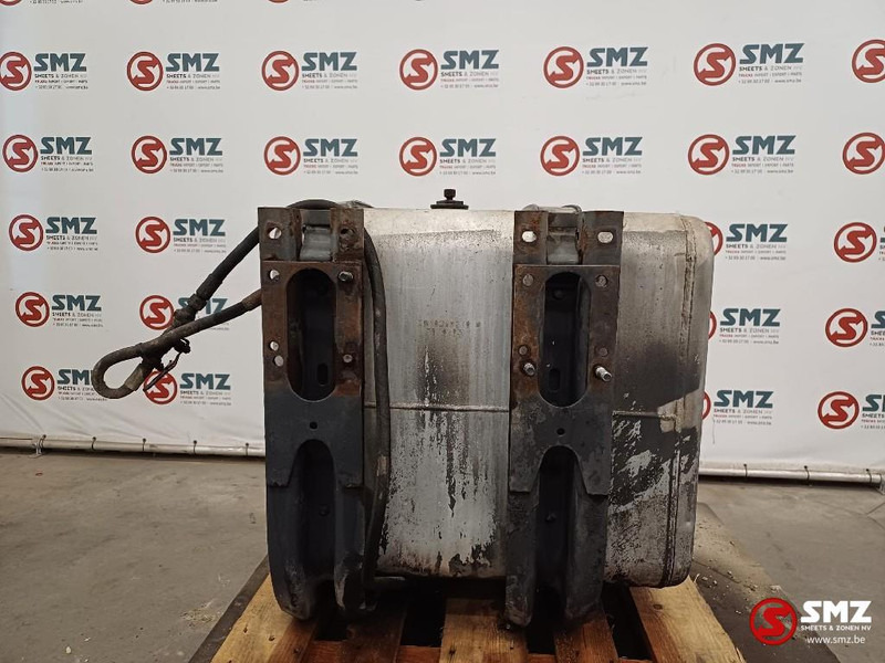 Volvo Occ brandstoftank 300L met steunen Volvo - Fuel tank for Truck: picture 2 Volvo Occ brandstoftank 300L met steunen Volvo - Fuel tank for Truck: picture 2