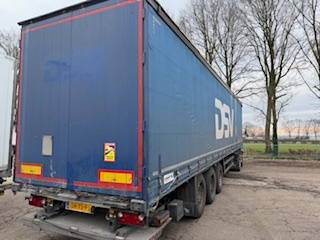 Schmitz Cargobull Laadklep APK - Curtainsider semi-trailer: picture 2 Schmitz Cargobull Laadklep APK - Curtainsider semi-trailer: picture 2