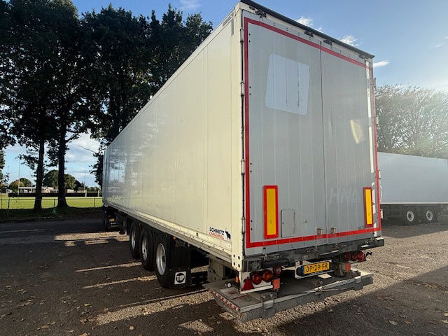 Schmitz Cargobull Laadklep - Closed box semi-trailer: picture 3 Schmitz Cargobull Laadklep - Closed box semi-trailer: picture 3