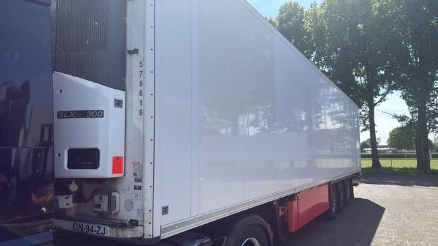 Schmitz Cargobull Thermoking SLXe 300 Laadklep Liftas 3924 dieseluren - Refrigerator semi-trailer: picture 1 Schmitz Cargobull Thermoking SLXe 300 Laadklep Liftas 3924 dieseluren - Refrigerator semi-trailer: picture 1