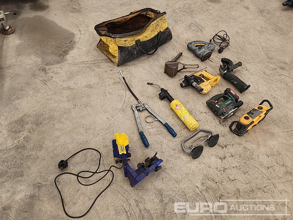 110 Volt Industrial Hoover, BUSTER NOZZLE SE. Sed NW13 200/600, Hitachi Grinder, Florabest Cordless Hedge Trimmer, 110 Volt Fly Leads, BUSTER NOZZLE SE. Sed NW13 200/600, Bag of Power Tools - Construction equipment: picture 2 110 Volt Industrial Hoover, BUSTER NOZZLE SE. Sed NW13 200/600, Hitachi Grinder, Florabest Cordless Hedge Trimmer, 110 Volt Fly Leads, BUSTER NOZZLE SE. Sed NW13 200/600, Bag of Power Tools - Construction equipment: picture 2