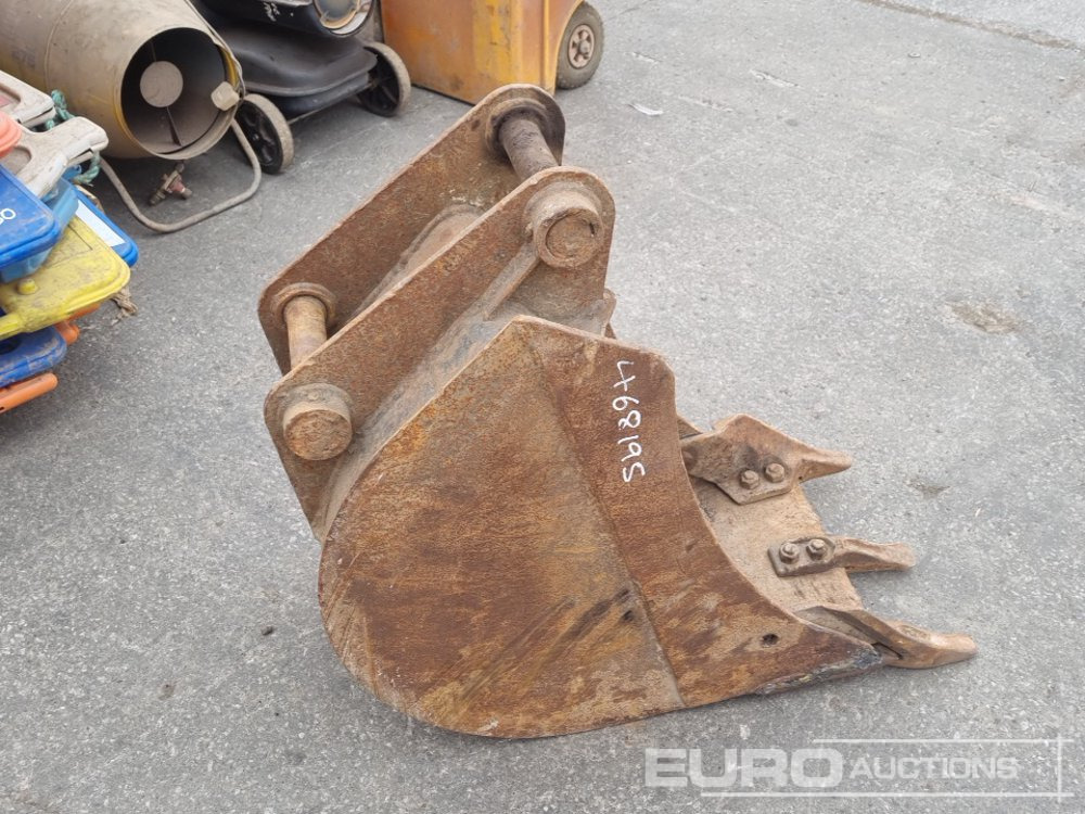 16"Digging Bucket 45mm Pin to suit 4-6 Ton Excavator - Bucket: picture 5 16"Digging Bucket 45mm Pin to suit 4-6 Ton Excavator - Bucket: picture 5